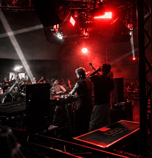 DJ am Pult bei KOLLISION Edition 001