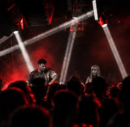 Raver feiern Hardtechno bei KOLLISION Zell am See